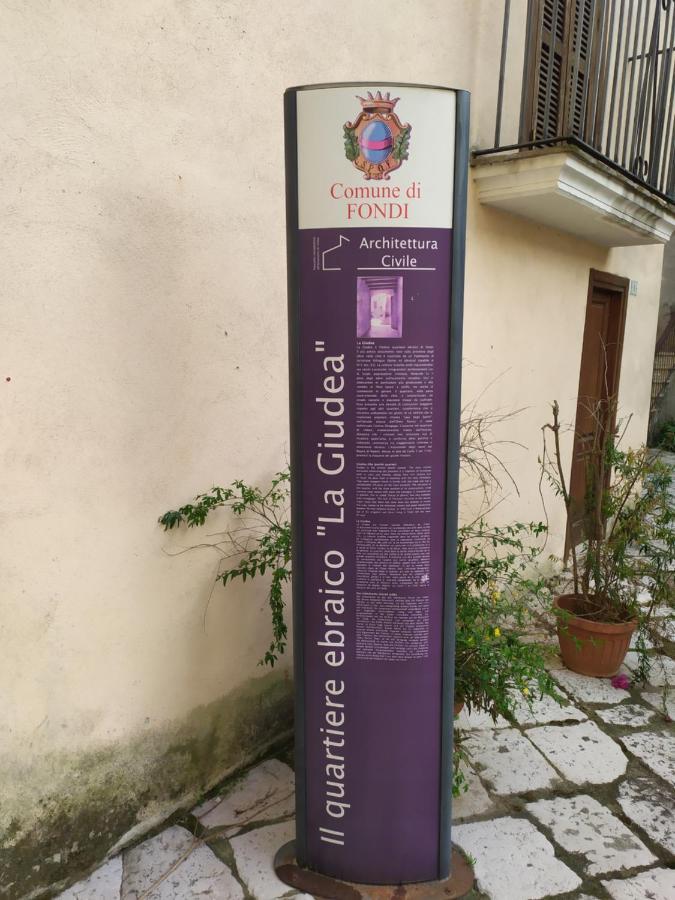 Casa Flora Fondi Centro Storico Lägenhet Exteriör bild